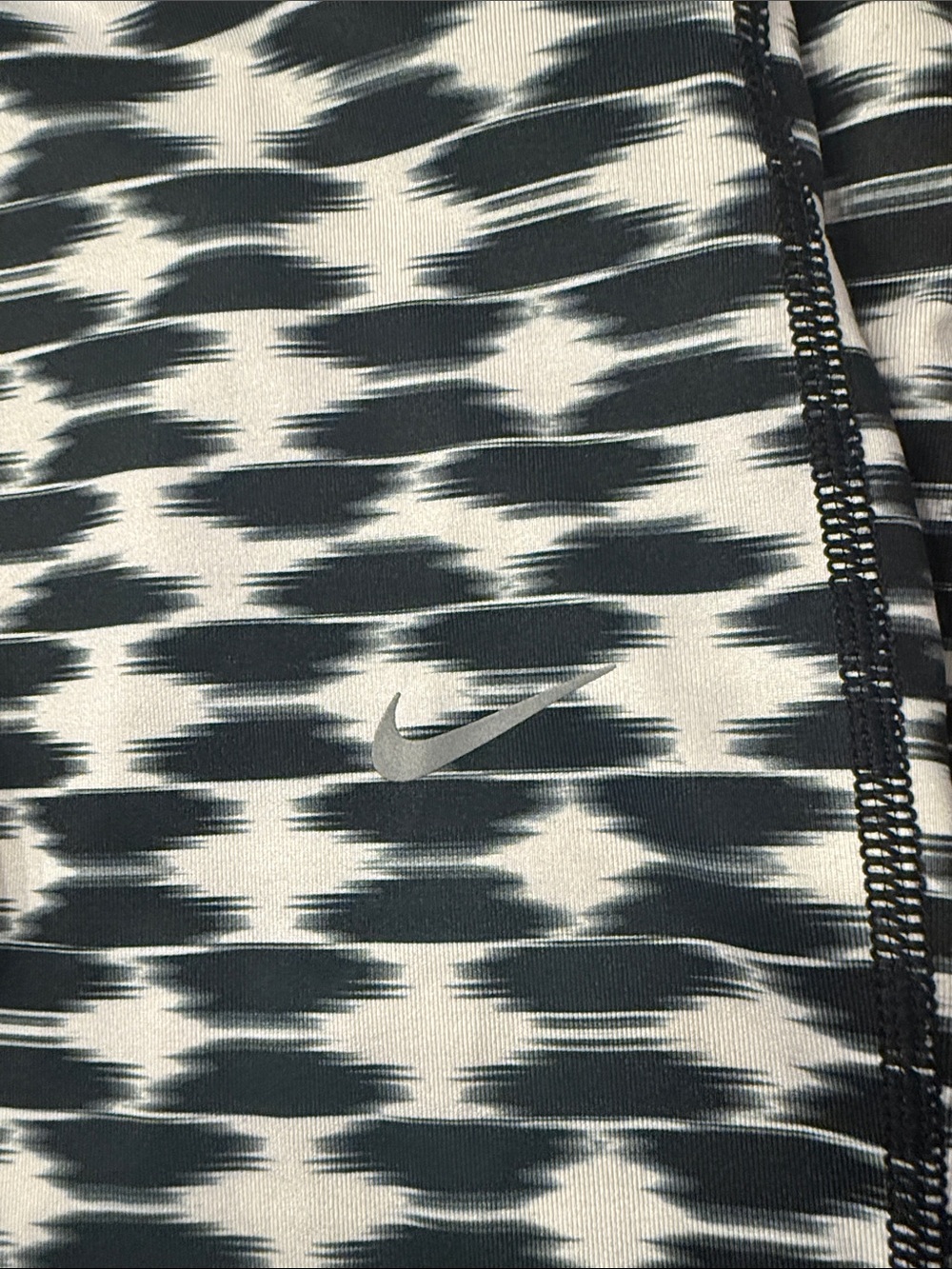 Nike Black & White Patterned Active Leggings 27inch length 13inch waist - Picture 3 of 5